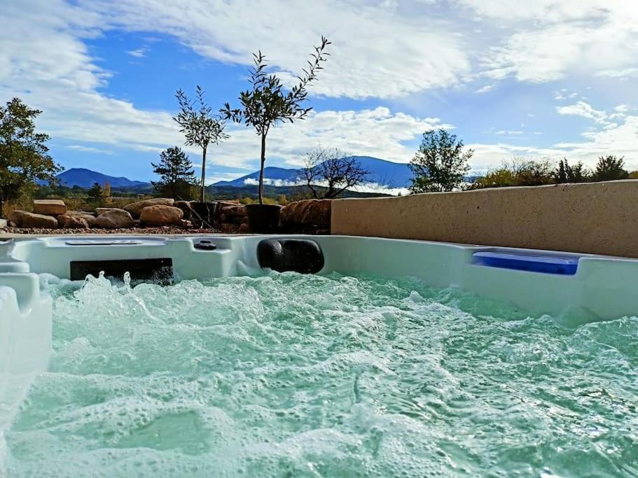 Gite De Charme Avec Jacuzzi Face Au Mont Ventoux Crestet Extérieur photo