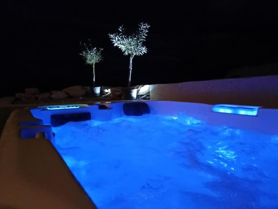 Gite De Charme Avec Jacuzzi Face Au Mont Ventoux Crestet Extérieur photo