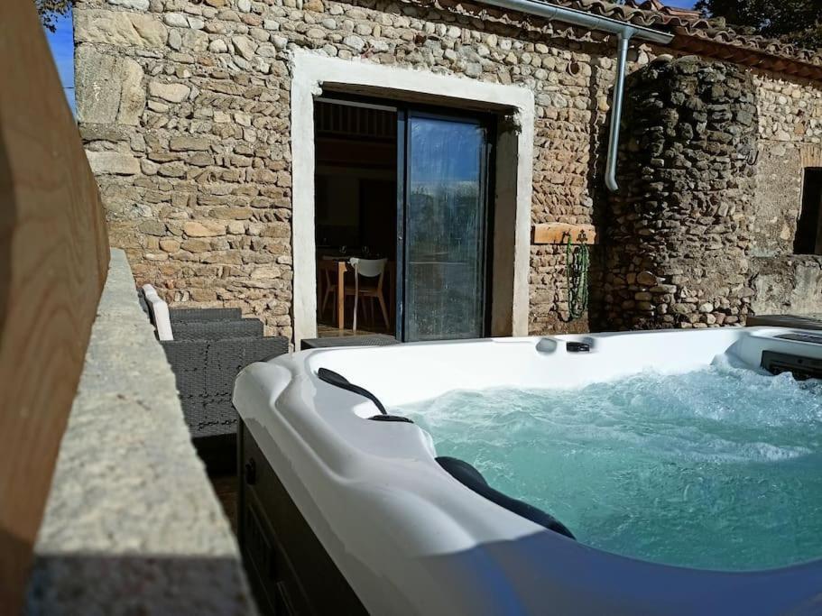 Gite De Charme Avec Jacuzzi Face Au Mont Ventoux Crestet Extérieur photo