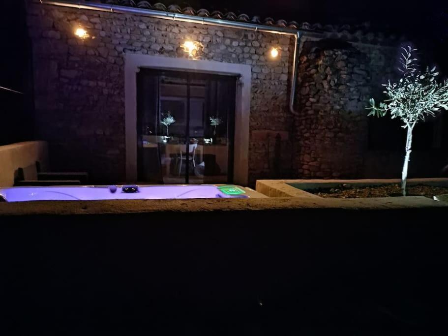 Gite De Charme Avec Jacuzzi Face Au Mont Ventoux Crestet Extérieur photo